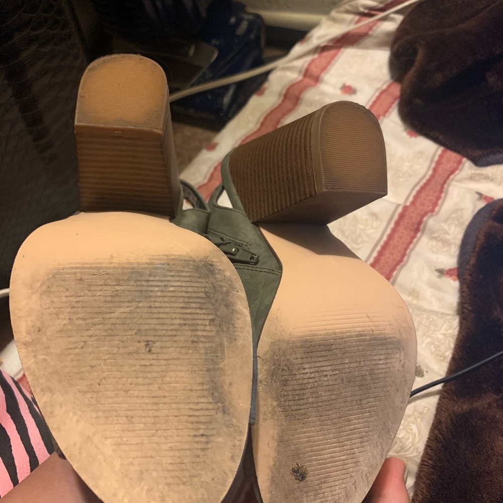 Shoes - Picture 4 of 4